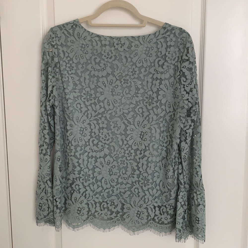 Romantic lined lace blouse. - Picture 4 of 7